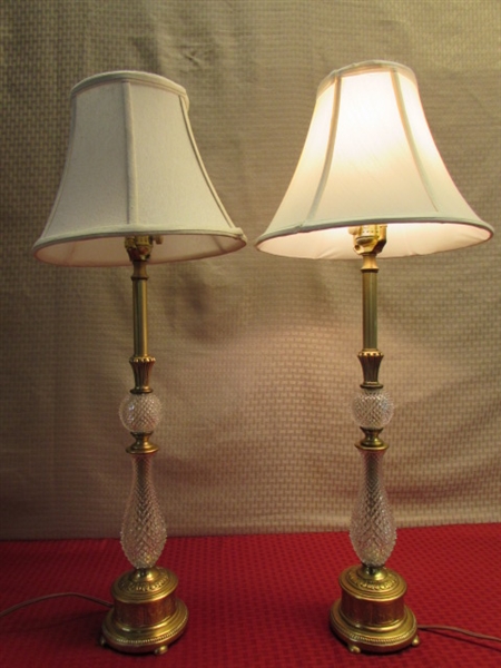 A PAIR OF BEAUTIFUL BRASS & DIAMOND POINT GLASS TABLE LAMPS