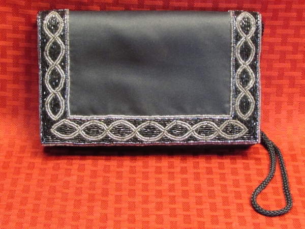 BEADED EVENING BAG FOR THOSE HOLIDAY PARTIES!