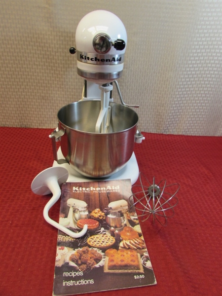 CLASSIC HOBART PROFESSIONAL HOBART KITCHEN AID COUNTER TOP MIXER WITH ACCESSORIES & INSTRUCTION BOOK