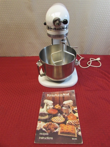 CLASSIC HOBART PROFESSIONAL HOBART KITCHEN AID COUNTER TOP MIXER WITH ACCESSORIES & INSTRUCTION BOOK