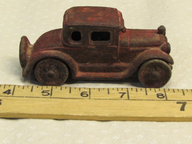 Lot Detail - ANTIQUE CAST IRON TOY CAR