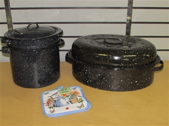 VERY NICE BLACK GRANITE WARE ROASTING PAN & PASTA COOKER PLUS NEW POTHOLDERS