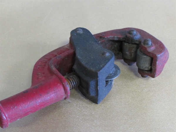 VINTAGE WORKING AMERICAN PIPE TOOL CO. PIPE CUTTER & LITTLESTOWN PIPE VISE