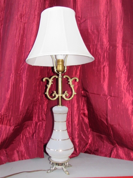 ELEGANT VINTAGE FROSTED GLASS TABLE LAMP WITH ORNATE BRASS DETAILS