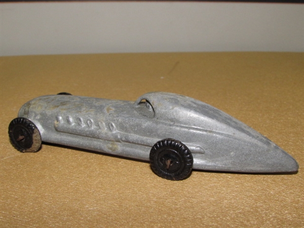 COLLECTIBLE VINTAGE CAST ALUMINUM TOY RACECAR WITH SOLID WHEELS