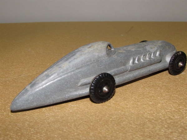 COLLECTIBLE VINTAGE CAST ALUMINUM TOY RACECAR WITH SOLID WHEELS