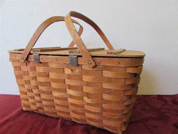 VINTAGE WOVEN PICNIC BASKET WITH NICE TRAY & LOADS OF NEAT VINTAGE COOKIE CUTTERS
