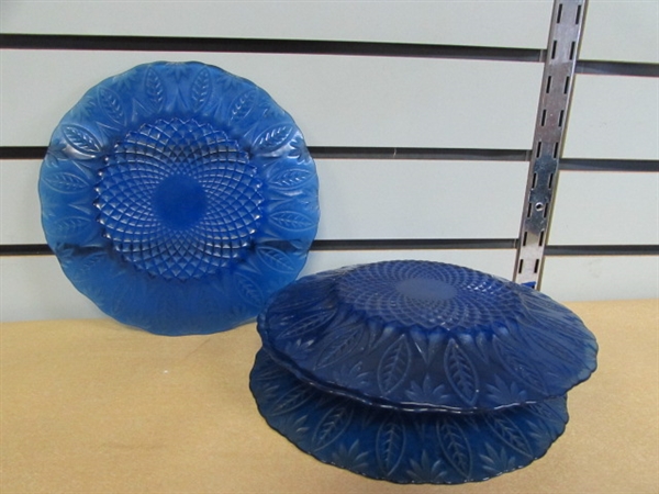 SO BLUE! FABULOUS ART GLASS BOWL, VINTAGE LUNCHEON PLATES, OLD WILLOW WARE CUPS & SAUCER & MORE