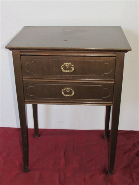 CUTE VINTAGE SIDE TABLE WITH DRAWER & UNIQUE DETAILS