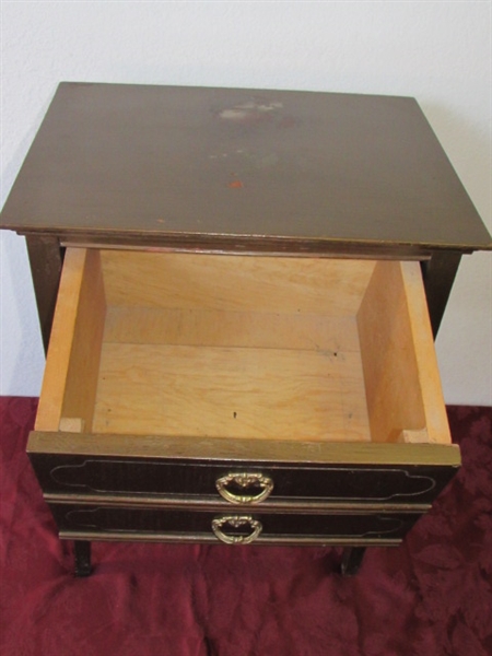 CUTE VINTAGE SIDE TABLE WITH DRAWER & UNIQUE DETAILS