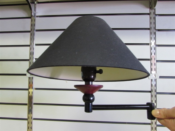 NICE WALL MOUNT LAMP WITH ADJUSTABLE ARM