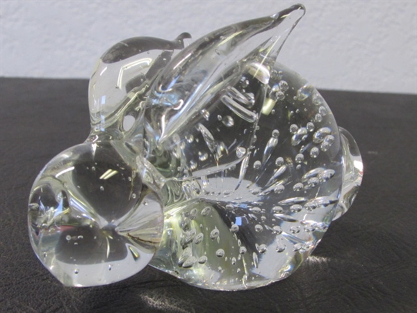 VINTAGE BLOWN GLASS RABBIT PAPERWEIGHT WITH CONCENTRIC BUBBLES