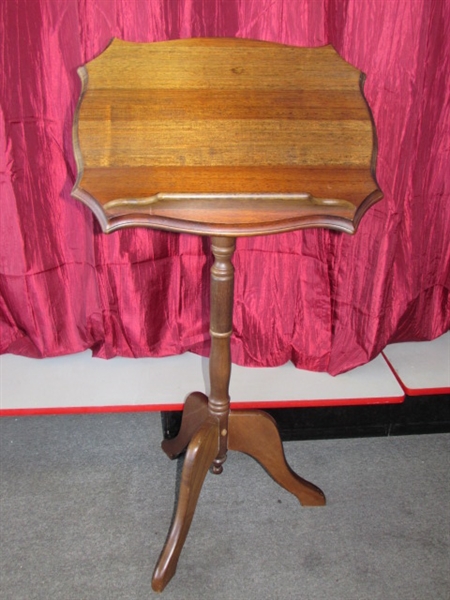 BEAUTIFUL ANTIQUE SOLID WOOD MUSIC STAND