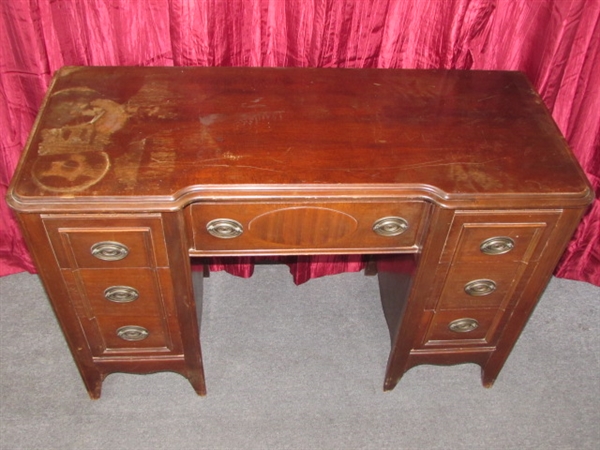 BEAUTIFUL WELL MADE ART DECO VANITY/SEWING TABLE