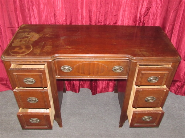 BEAUTIFUL WELL MADE ART DECO VANITY/SEWING TABLE