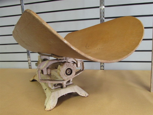 ANTIQUE DETECTO SCALE WITH CURVED WOOD BASKET!