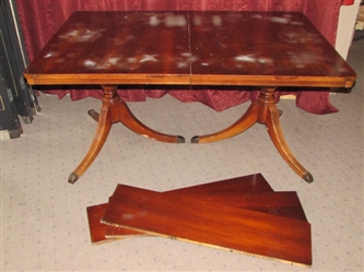 CLASSIC DUNCAN PHYFE STYLE DOUBLE PEDESTAL TABLE WITH THREE LEAFS