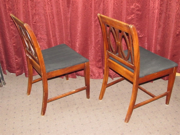 PAIR OF VINTAGE HEPPLEWHITE STYLE SIDE CHAIRS WITH UPHOLSTERED SEATS