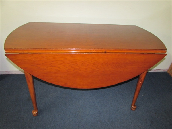 EARLY AMERICAN-SWEET STURDY ROUND DROP-LEAF TABLE WITH QUEEN ANNE FEET