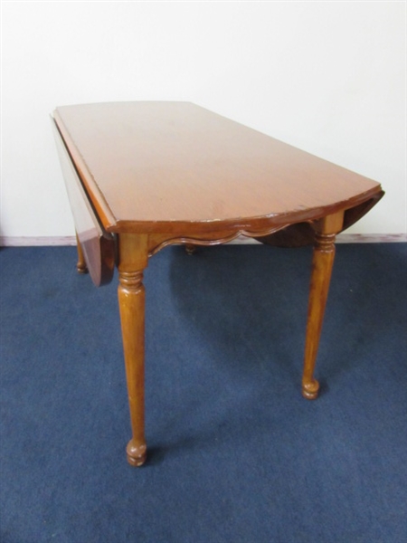 EARLY AMERICAN-SWEET STURDY ROUND DROP-LEAF TABLE WITH QUEEN ANNE FEET