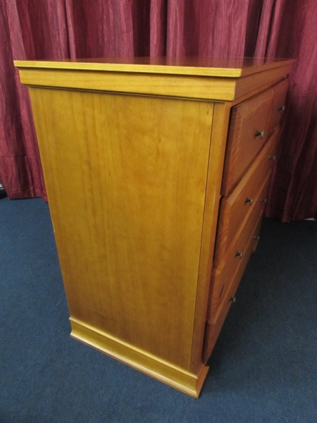 LARGE ATTRACTIVE PINE DRESSER WITH EASY SLIDING DRAWERS