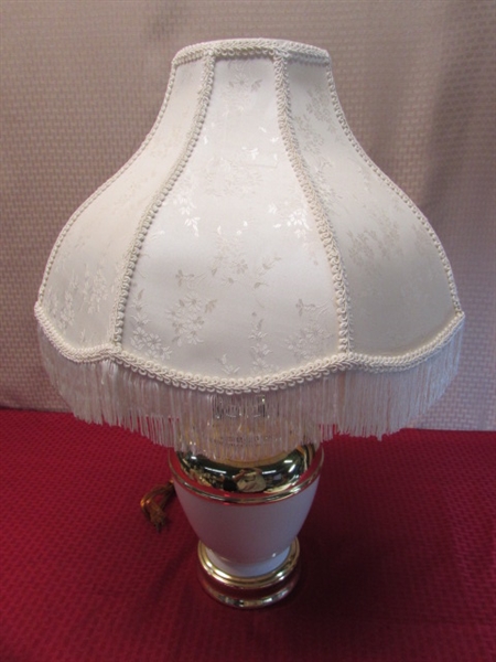 ATTRACTIVE CERAMIC & POLISHED BRASS TABLE LAMP WITH SATIN JACQUARD & FRINGED SHADE