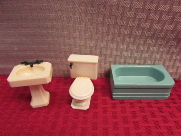 LOADS OF VINTAGE DOLLHOUSE FURNITURE - WOOD & PLASTIC PLUS FAMILY OF 6 POSEABLE DOLLS