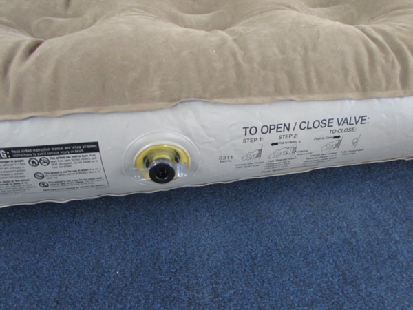 NICE COLEMAN QUEEN SIZE AIR MATTRESS FOR CAMPING OR COMPANY & HAND PUMP