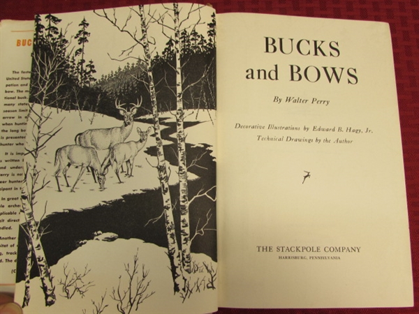 VINTAGE CEDAR RIDGE LEATHER WORKS QUIVER, 5 WOOD ARROWS & 1953 BUCKS & BOWS BOOK
