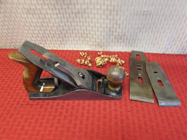 OLD VINTAGE DUNLAP 9 BENCH PLANE WITH EXTRA KNIVES & CHIPBREAKERS