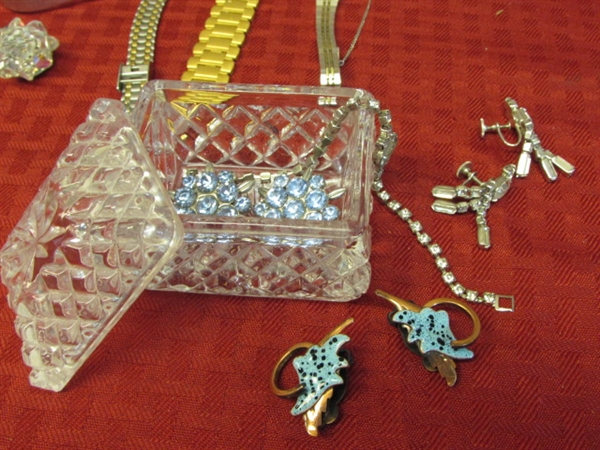 GET YOUR BLING ON HERE WITH THIS HIGH QUALITY ASSORTMENT OF VINTAGE JEWELRY & DELICATE GLASS BOX!