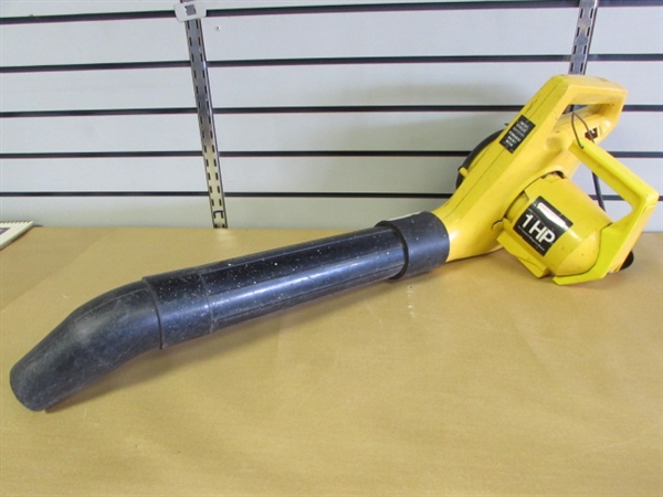 BLOW AWAY LITTER & LEAVES WITH THIS 1HP PARAMOUNT LEAF BLOWER