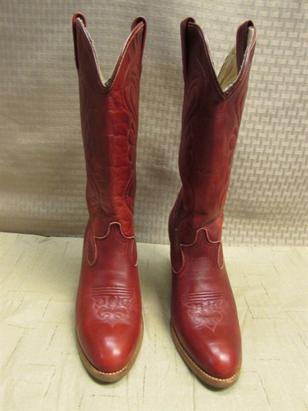 BEAUTIFUL VINTAGE RED LEATHER WOMEN'S WESTERN BOOTS