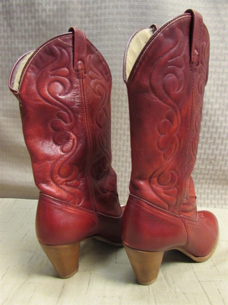 BEAUTIFUL VINTAGE RED LEATHER WOMEN'S WESTERN BOOTS