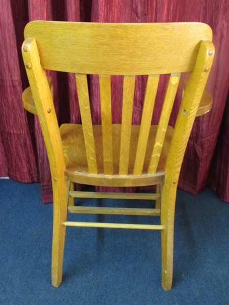 SUPER STURDY VINTAGE SOLID OAK SIDE CHAIR, IT IS A CLASSIC
