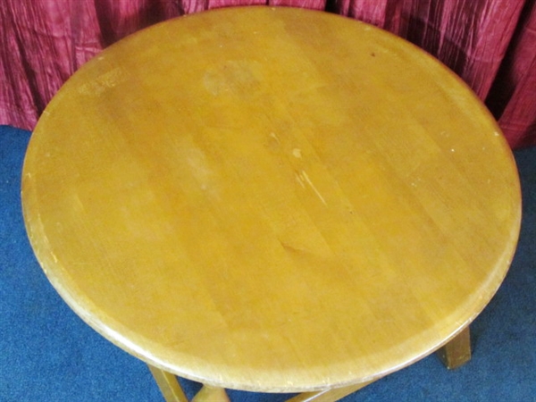 CUTE ROUND WOOD SIDE TABLE WITH TURNED LEGS