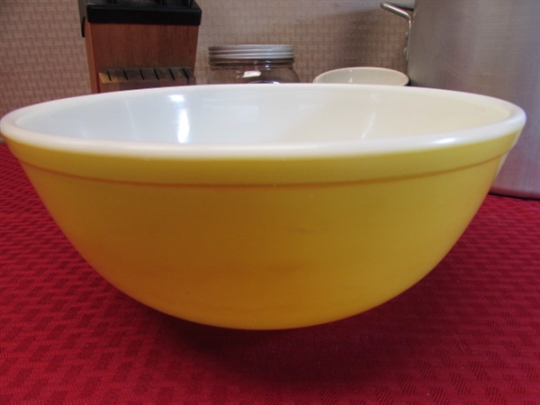 COMMERCIAL 12 QT. POT, FAVORITE 4 QT. YELLOW PYREX MIXING BOWL, KITCHEN CUTLERY WITH STORAGE BLOCK & MORE