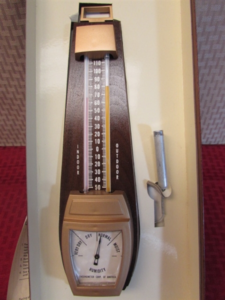 WOW! VINTAGE NEW HUMIDITY - INDOOR - OUTDOOR THERMOMETER