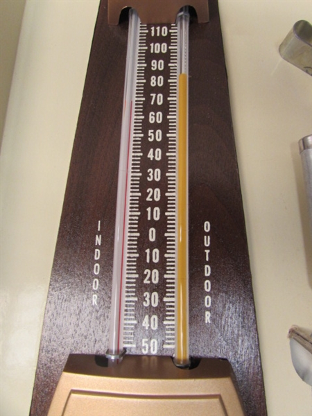 WOW! VINTAGE NEW HUMIDITY - INDOOR - OUTDOOR THERMOMETER