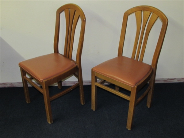 TWO WELL MADE, VINTAGE SIDE CHAIRS WITH UPHOLSTERED SEATS