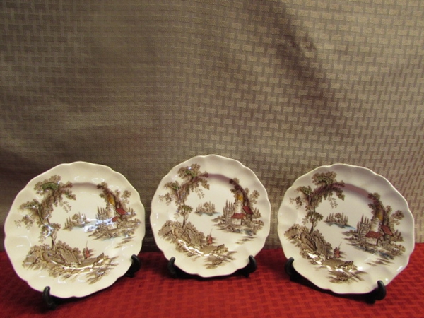 CHARMING VINTAGE TRANSFERWARE MADE IN ENGLAND, TEACUPS, SAUCERS & CREAMER