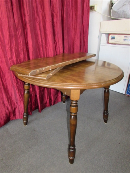 GREAT VINTAGE DINING ROOM TABLE WITH TURNED LEGS, CARVED SKIRT & TWO LEAFS, PLUS TABLECLOTHS