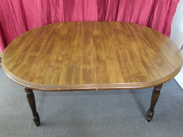 GREAT VINTAGE DINING ROOM TABLE WITH TURNED LEGS, CARVED SKIRT & TWO LEAFS, PLUS TABLECLOTHS