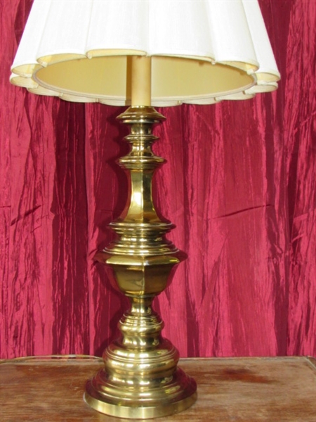 ATTRACTIVE HEAVY  BRASS TABLE LAMP WITH PRETTY SHADE