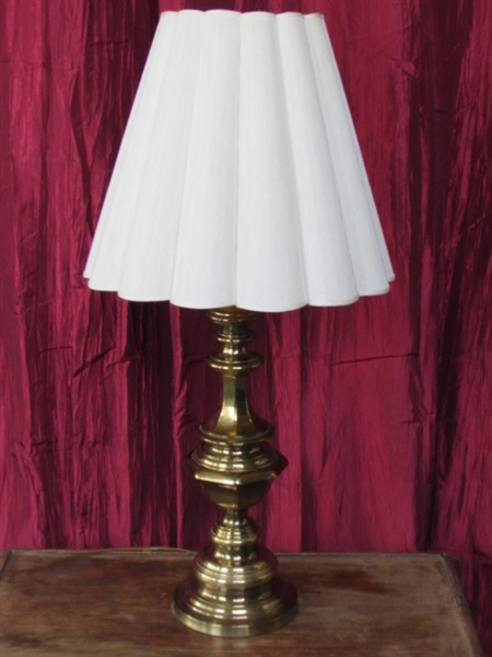 ATTRACTIVE HEAVY  BRASS TABLE LAMP WITH PRETTY SHADE