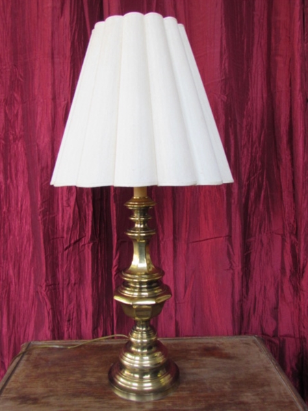 BRASS TABLE LAMP #2-MATCHES THE ONE IN THE PREVIOUS LOT