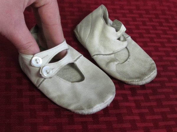 ANTIQUE LEATHER BABY SHOES CIRCA 1924