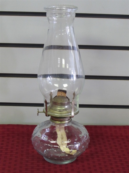 LOVELY VINTAGE HOBNAIL GLASS HURRICANE LAMP