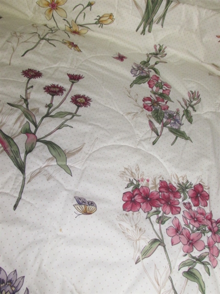 FLOWERS & BUTTERFLIES - LIGHT & AIRY SPRING TIME COMFORTER TO BRIGHTEN YOU DAY & NIGHT