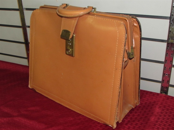 MAKE A STATEMENT WITH THIS CLASSY VINTAGE TOP GRAIN COWHIDE BRIEFCASE